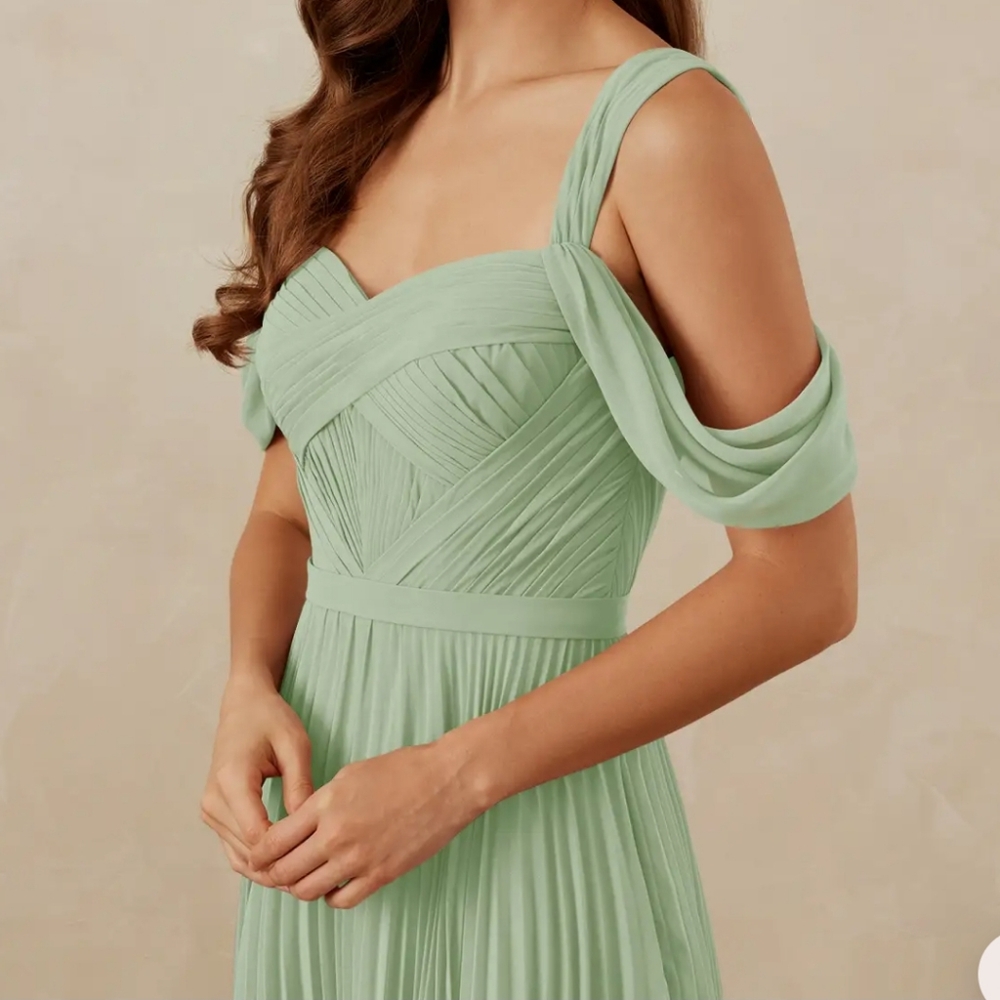 Elegant Gown With Pockets - Picture 6 of 16